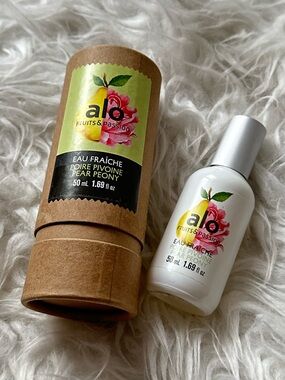 Fruits and Passion Alo Pear Peony Eau Fraiche
